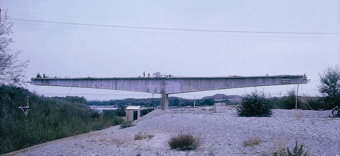 Detalle del puente en construccin