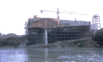 Detalle del puente en construccin