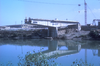 Detalle del puente en construccin