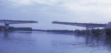 Vista del puente en construccin