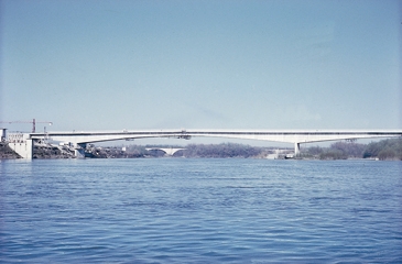 Vista del puente en construccin