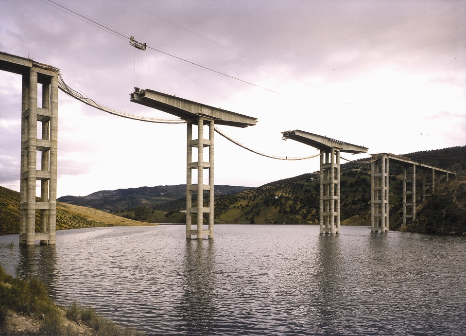 Vista del viaducto en construccin