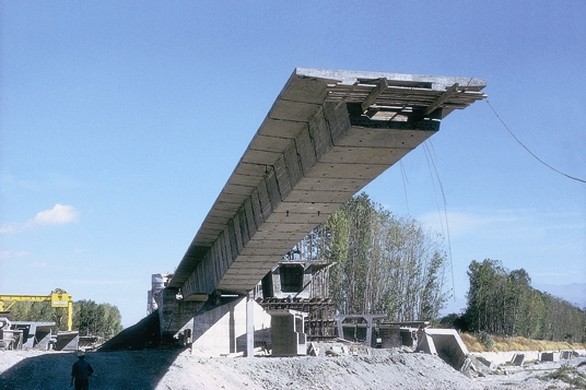 Detalle del puente en construccin