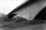 Detalle de uno de los extremos del puente