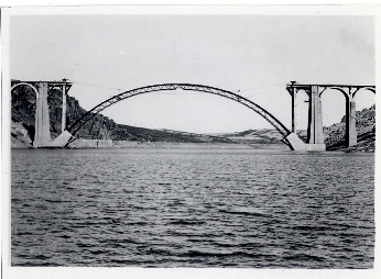 [Vistas de la estructura del arco del viaducto del Esla]